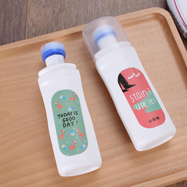 Có những loại giày hoặc dép nào không nên sử dụng chai tẩy trắng để làm sạch?