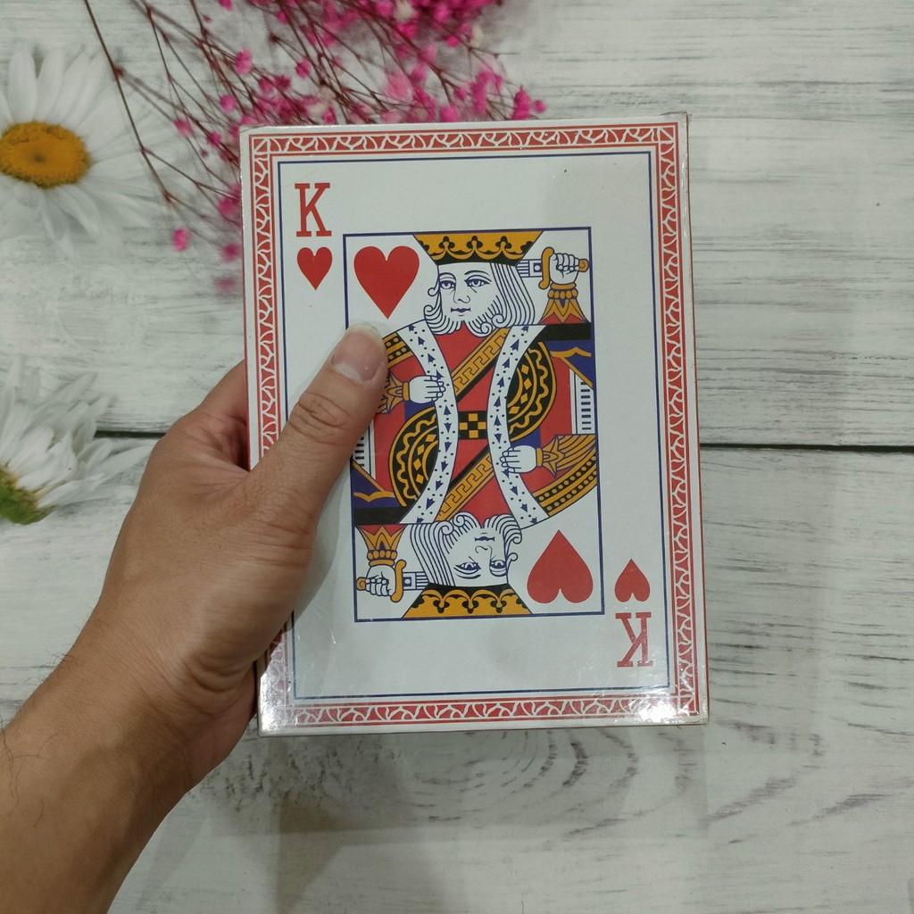 Trong bộ bài tây, các quân bài được chia thành nhóm nào?