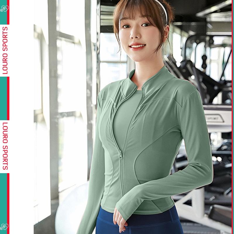 Ở những khu vực có khí hậu lạnh, áo khoác nữ thể thao nào sẽ phù hợp hơn?